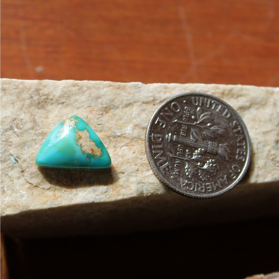 Attempting to triangulate the turquoise (Natural Harcross Turquoise)
DM for inquires $9.00 for 2.7 carats untreated Nevada turquoise
