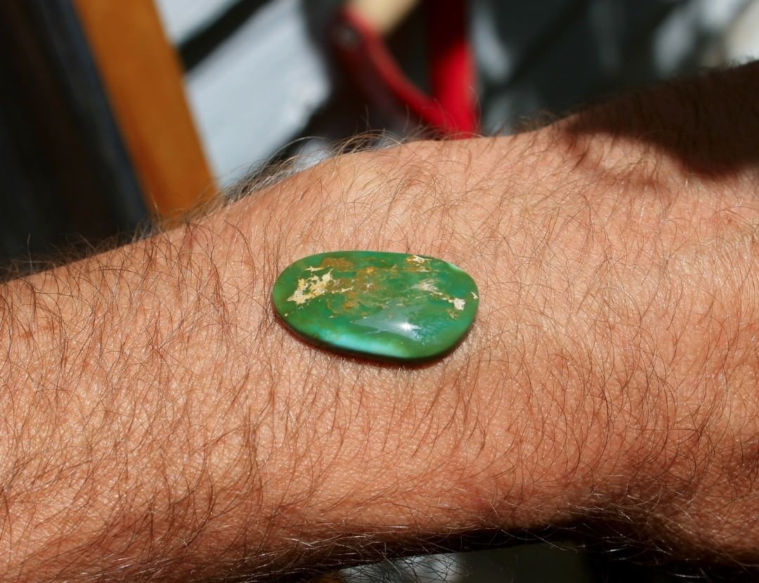 A green cabochon with color variations at the sides

$42 for 15.7 carats un-backed & untreated