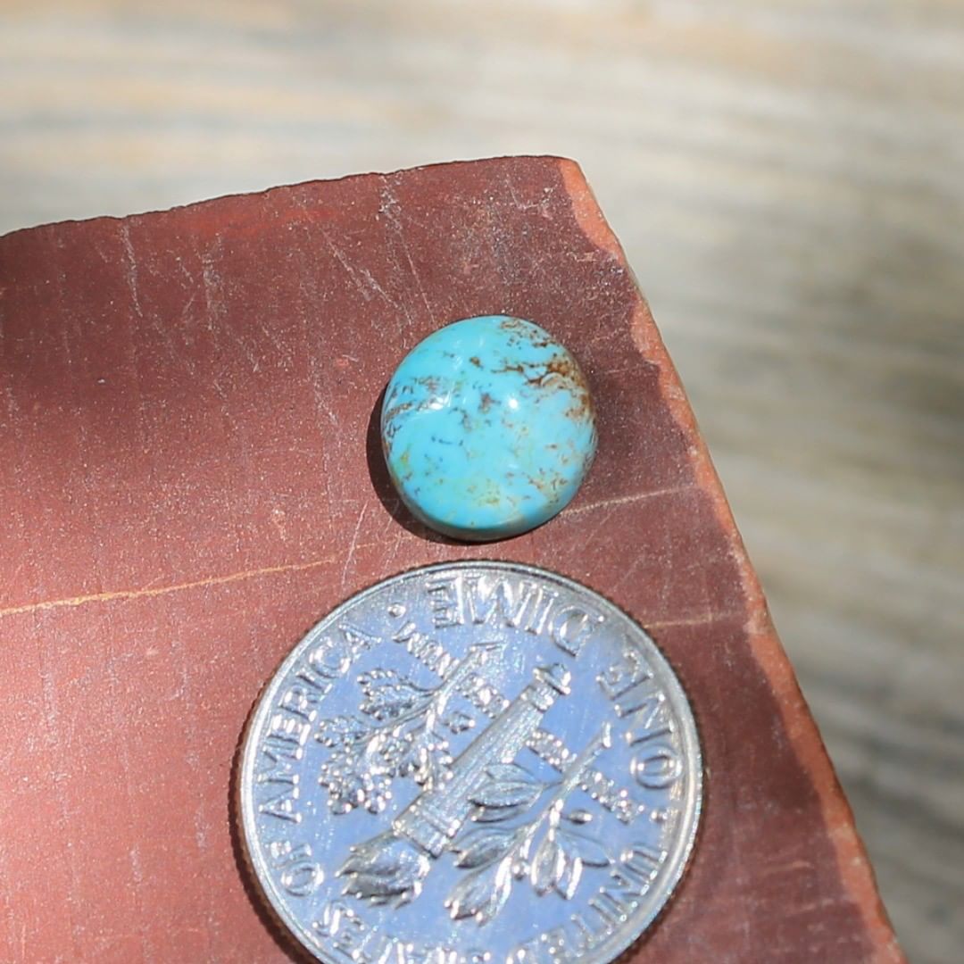 A natural round cabochon with red inclusions.
Claim or DM
$7 for 2.0 carats un-backed & untreated Nevada turquoise